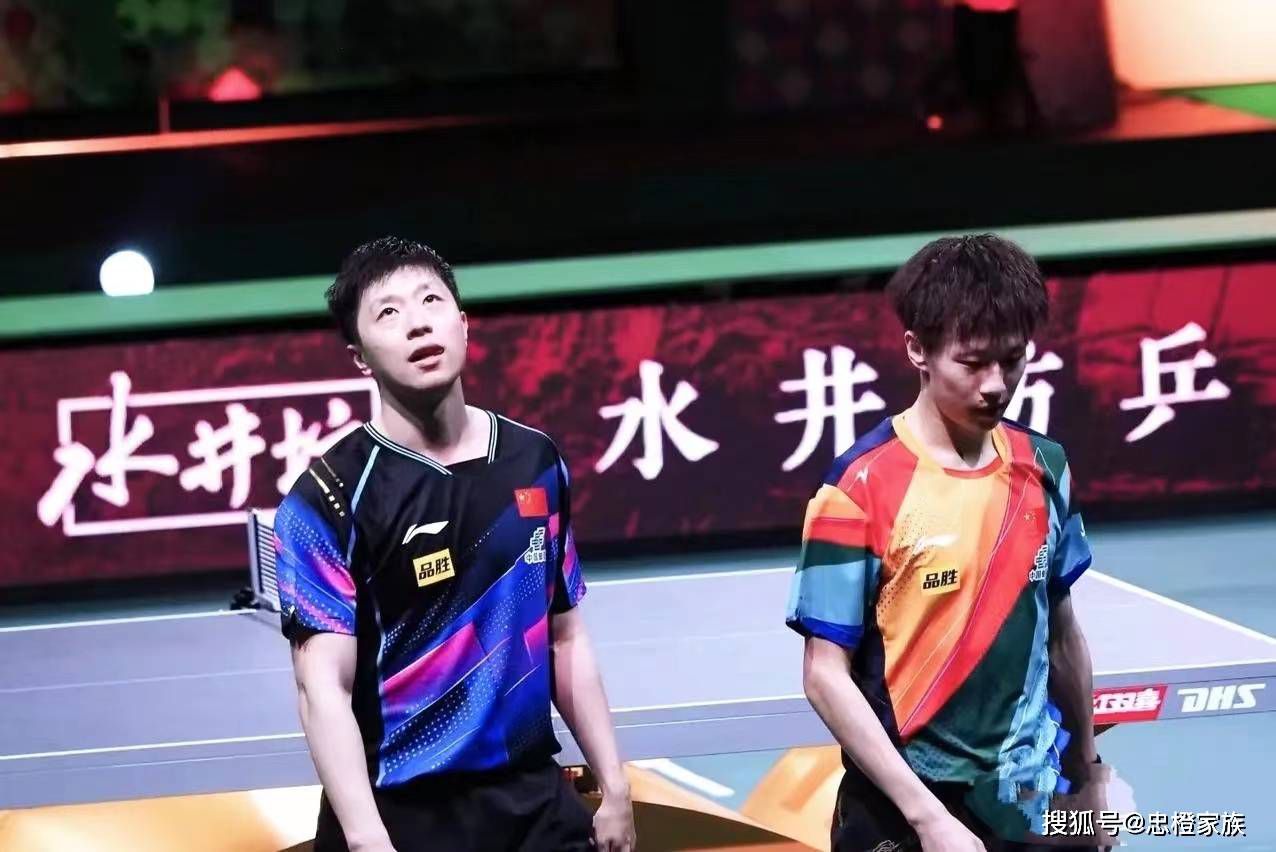 今天有着;魔鬼导演之称的林超贤发布了一组彭于晏在海边为电影《紧急救援》训练的照片，身穿背心短裤的他一身肌肉展露无疑，难道这就是奔跑的荷尔蒙？今天中午许多微博大号纷纷曝出《英雄本色》修复版将于11月17日重映的消息